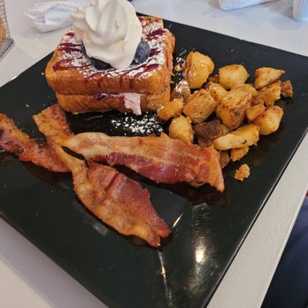 Flat Pennies Kitchen - French toast - Breakfast & Brunch Near Me - Willington, Connecticut Flat Pennies Kitchen - French toast - Breakfast & Brunch Near Me - Willington, Connecticut