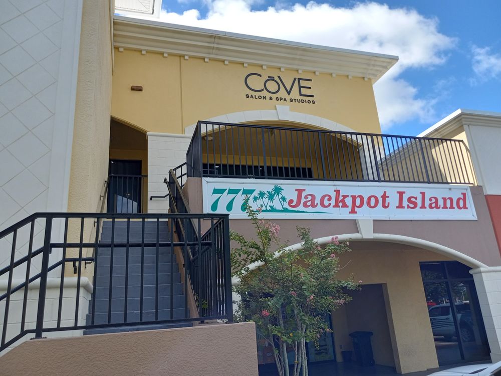 Cove Salon & Spa Studios Logo