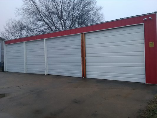 Commercial Services Available! - Serving all of Green Country For over 15 years. Here at Sapulpa Garage Doors we specialize in both residential and commercial services. Free Estimates, Call Today For Bookings! We have availability