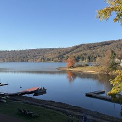 LakeFront Lodge