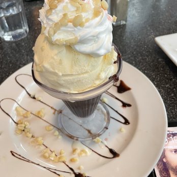 Ray's Waterfront - Hot Fudge Sundae - Seafood Near Me - Seward, Alaska