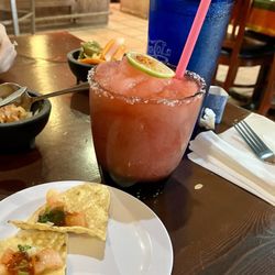 Cheo’s House Mexican Bar And Grill - Yummy margarita and comp Pico de Gallo and Chips