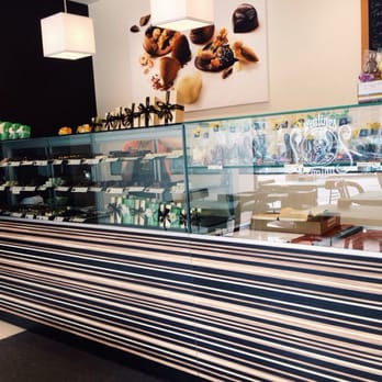 Leonidas - Comptoir - Chocolatiers & Shops Near Me - Montreal, Quebec Leonidas - Comptoir - Chocolatiers & Shops Near Me - Montreal, Quebec
