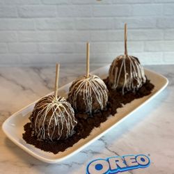 Bakery And Bites - OREO Chocolate Caramel Apples