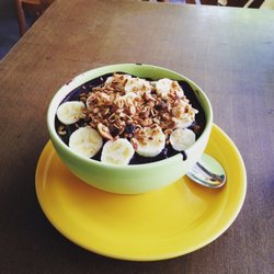 Ponto do Açaí - Açaí tradicional com granola e banana!! Muito bom!!