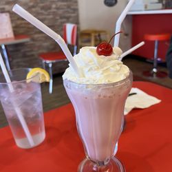 Joey's Diner - Strawberry shake