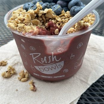 Rush Bowls - Beach Bowl with blueberries, granola and a little honey - Juice Bars & Smoothies Near Me - Sandy Springs, Georgia