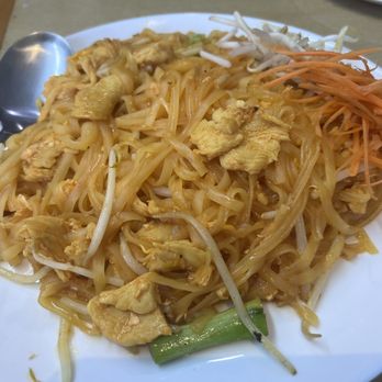 Ruenrom Thai Cuisine - Pad Thai - Thai Near Me - Glendora, California