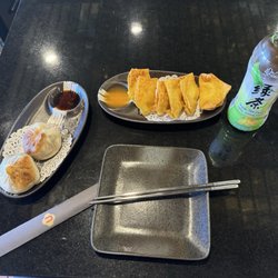 Golden Triangle - Crab Rangoon and pan fried pork bun