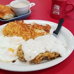 a plate of breakfast food