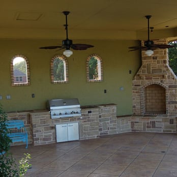 Carlton's Concepts - an outdoor kitchen with a grill - Landscaping Near Me Carlton's Concepts - an outdoor kitchen with a grill - Landscaping Near Me