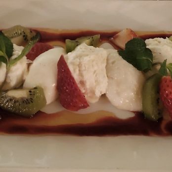 Moa Moa - Lilikoi Mochi cheesecake with kiwi & strawberries  & mint leaves - Hawaiian Near Me - Kapaa, Hawaii