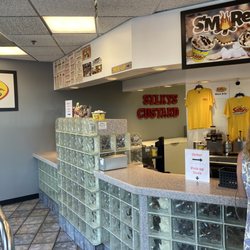Silky's Frozen Custard - Inside