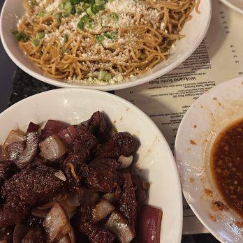 Wokcano - Garlic Noodles with Parmesan Cheese Black Pepper Beef Mignon - Chinese Near Me - Woodland Hills, California Wokcano - Garlic Noodles with Parmesan Cheese Black Pepper Beef Mignon - Chinese Near Me - Woodland Hills, California