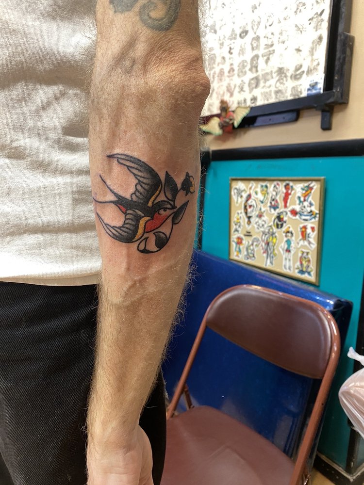Grandview Tattoo Logo