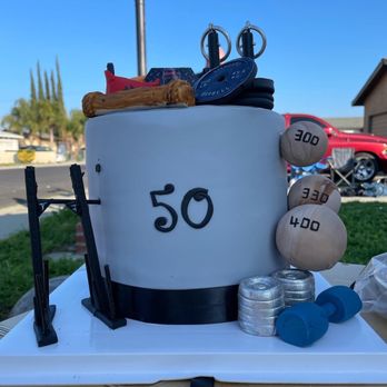 DH Cake Studio - Strongman implement cake - Cupcakes Near Me DH Cake Studio - Strongman implement cake - Cupcakes Near Me