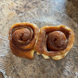 Cinnamon rolls after warming up Cinnamon rolls after warming up