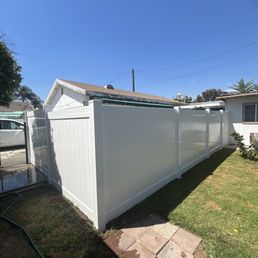 6ft x 6ft Vinyl White Fence 6ft x 6ft Vinyl White Fence