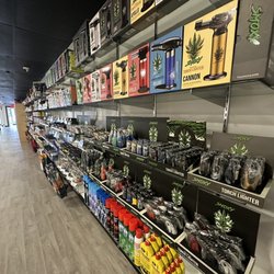 Mohegan Smoke Shop - The best service