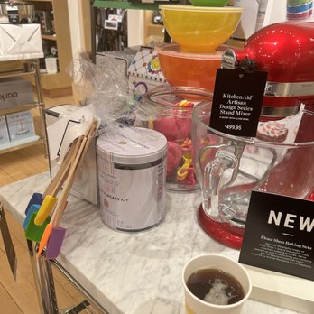 Williams-Sonoma - a display of kitchen items - Kitchen & Bath Near Me - Omaha, Nebraska Williams-Sonoma - a display of kitchen items - Kitchen & Bath Near Me - Omaha, Nebraska