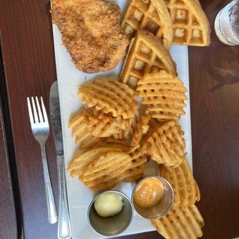 Brunch - Chicken and Waffles - Breakfast & Brunch Near Me - Milwaukee, Wisconsin Brunch - Chicken and Waffles - Breakfast & Brunch Near Me - Milwaukee, Wisconsin