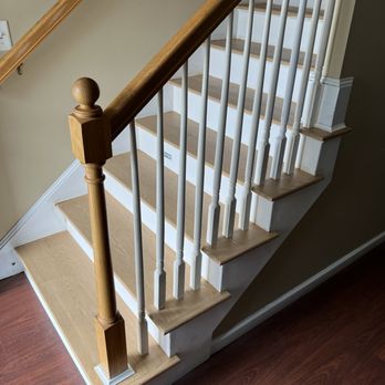 Delux Flooring - a staircase in a home - Flooring Near Me Delux Flooring - a staircase in a home - Flooring Near Me
