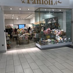 Fanloli - Outside pix