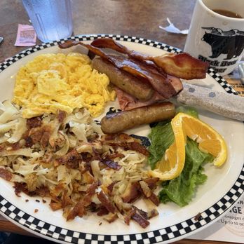 Black Bear Diner St Charles - The GRIZZ (1530-1590 cal) - Diners Near Me - St.Charles, Missouri