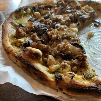 Fired Up Pizzeria - Roasted garlic pizza...very good! - Pizza Near Me - Durango, Colorado