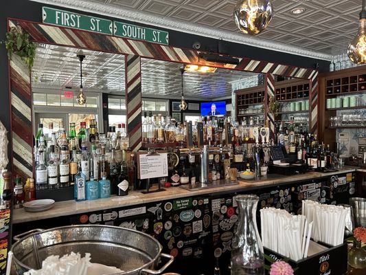 First and South Restaurant & Bar by null