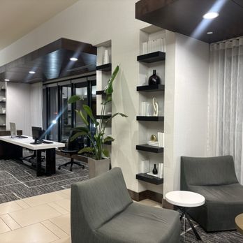 Hilton Minneapolis/Bloomington - Lobby - Hotels Near Me - Bloomington, Minnesota