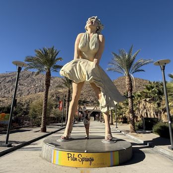 Magic Cart Ride - Marilyn - Bus Tours Near Me