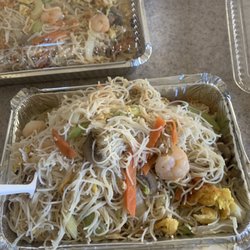 Kanpai Sushi Bar & Fusion - Mei Fun boil noodles! Supposed to be stir fried