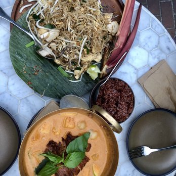 Fern Thai on Main - Chicken Pad Thai & Roast Duck Curry - Thai Near Me - Bellevue, Washington Fern Thai on Main - Chicken Pad Thai & Roast Duck Curry - Thai Near Me - Bellevue, Washington