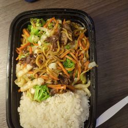Bob's Burgers And Teriyakis - Yakisoba Dish beef