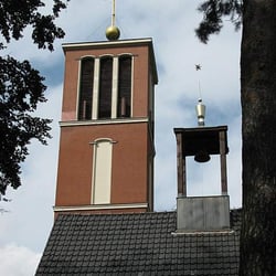 Apostel-Paulus-Kirche Hermsdorf - Großer und kleiner Kirchturm dort.