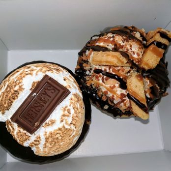 Molly's Cupcakes - S'more & Samoa Cupcakes - Cupcakes Near Me - Chicago, Illinois Molly's Cupcakes - S'more & Samoa Cupcakes - Cupcakes Near Me - Chicago, Illinois