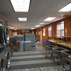 The Wash & Deb's Wash N Dry - THE WASH
