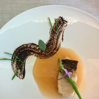 El Club Allard - Sea bass main course dish - Modern European Near Me - Madrid, M El Club Allard - Sea bass main course dish - Modern European Near Me - Madrid, M