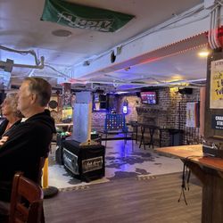 Pour Larry's Bar - Pour Larry's