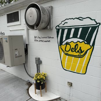 Dari Bee - Dels lemonade available! - Ice Cream & Frozen Yogurt Near Me - Riverside, Rhode Island