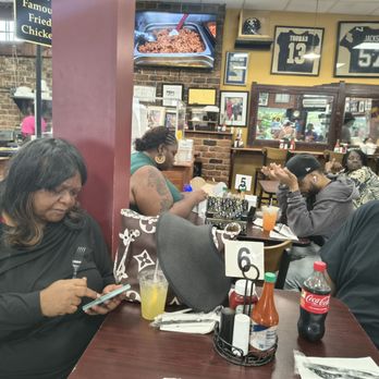 Li'l Dizzy's Cafe - Ambiance in the table settings - Cajun/Creole Near Me - New Orleans, Louisiana