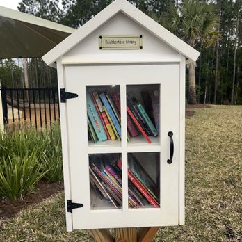 Settlers Pond - Neighborhood library outside of the playground - Parks Near Me - Nocatee, Florida