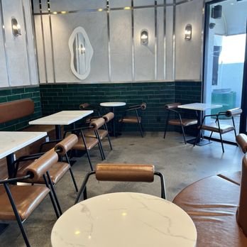 La Ka Viet - Lots of seating - Desserts Near Me - Westminster, California