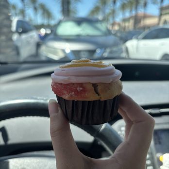 Dots Cupcakes - Raspberry Lemon Cupcake - Cupcakes Near Me - Irvine, California Dots Cupcakes - Raspberry Lemon Cupcake - Cupcakes Near Me - Irvine, California