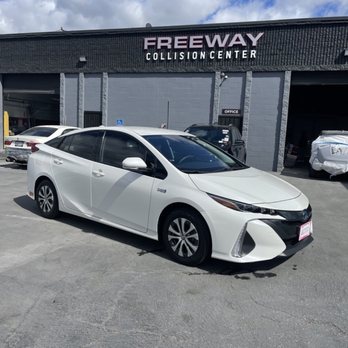 Freeway Collision Center - Body Shops Near Me - Bell Gardens, California