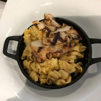 Uptown Kitchen + Taphouse - Mac n cheese with chicken - Gastropubs Near Me - Rogers, Arkansas