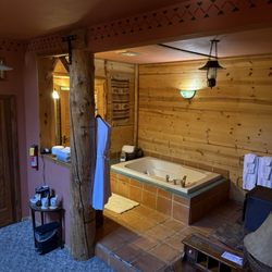 Gold Mountain Manor - The cozy room
