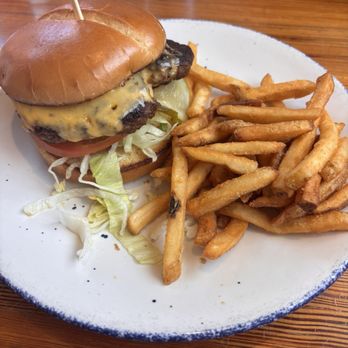Mama's Cafe - Mamas burger - American Near Me - San Antonio, Texas