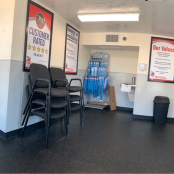 Valvoline Instant Oil Change - The "new" waiting room if you have to leave your vehicle. For example, I had to exit my vehicle for the tire rotation. - Oil Change Stations Near Me - Troy, Michigan Valvoline Instant Oil Change - The "new" waiting room if you have to leave your vehicle. For example, I had to exit my vehicle for the tire rotation. - Oil Change Stations Near Me - Troy, Michigan